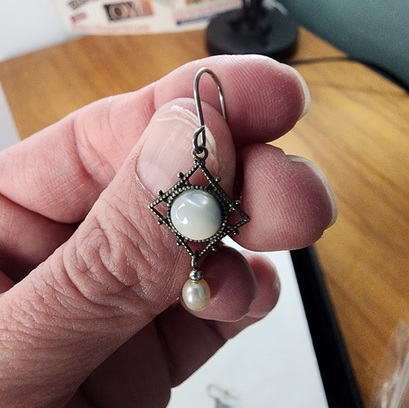 Vintage Faux Pearl Earrings - Picture 3 of 4